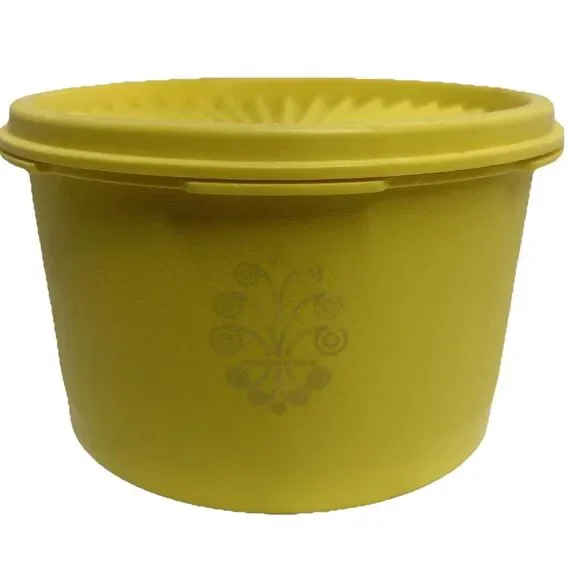 Vintage Tupperware 1204 Servalier Yellow 8 Cup Squat Round Canister With Lid - Picture 1 of 4